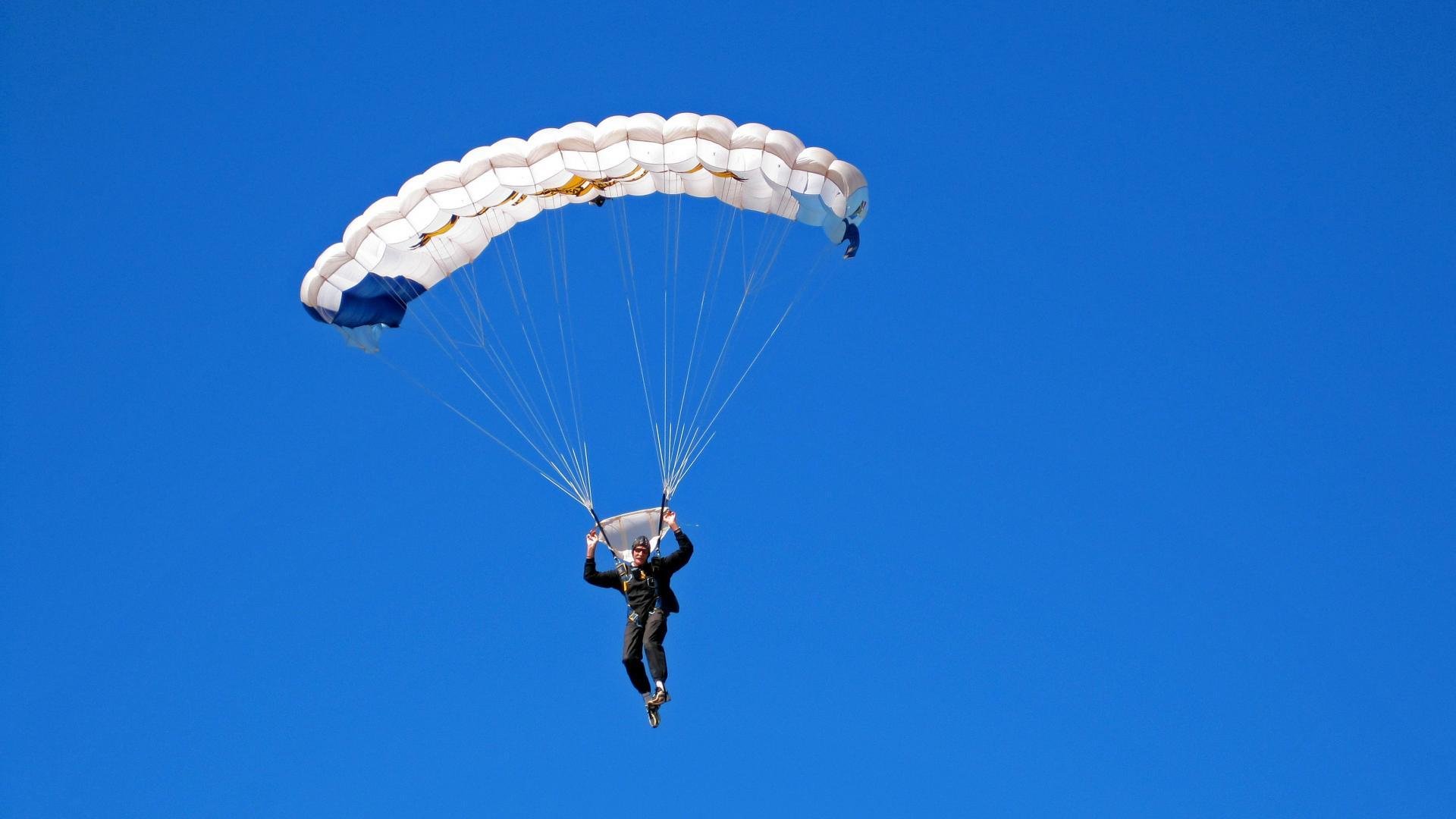 伦纳德封神夜！死亡缠绕锁死德罗赞，关键中投复刻乔丹经典