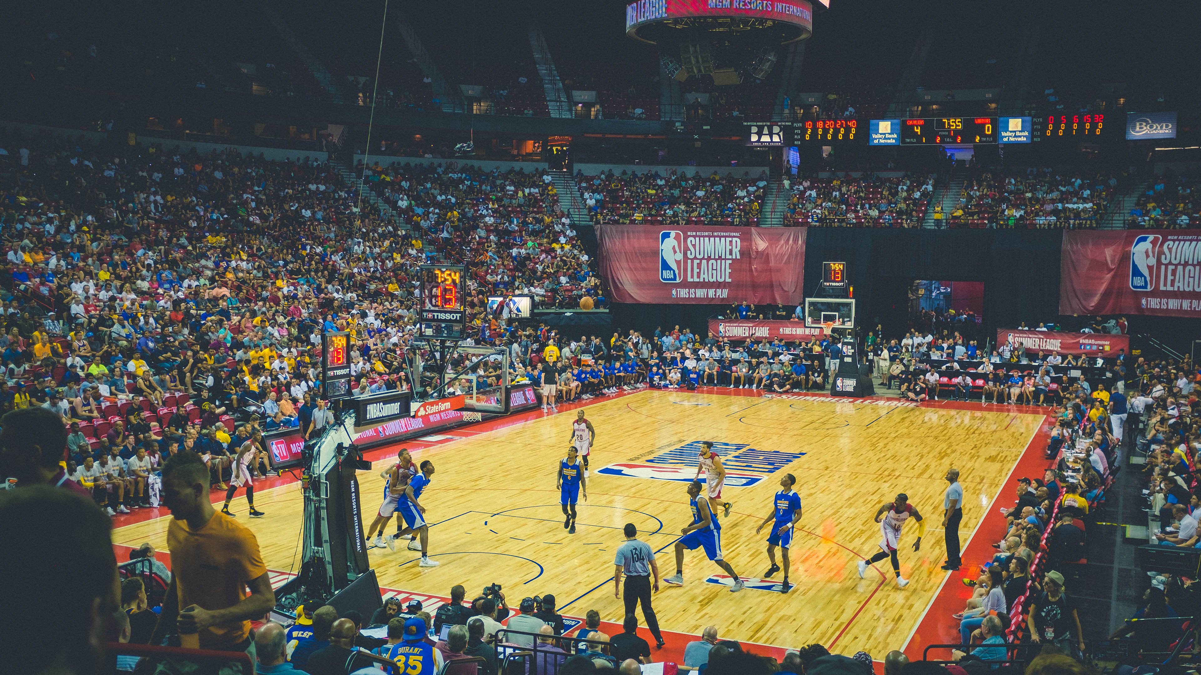 劳塔罗的街道狂飙与委内瑞拉的绝杀，当赛道与绿茵场共享同一种心跳